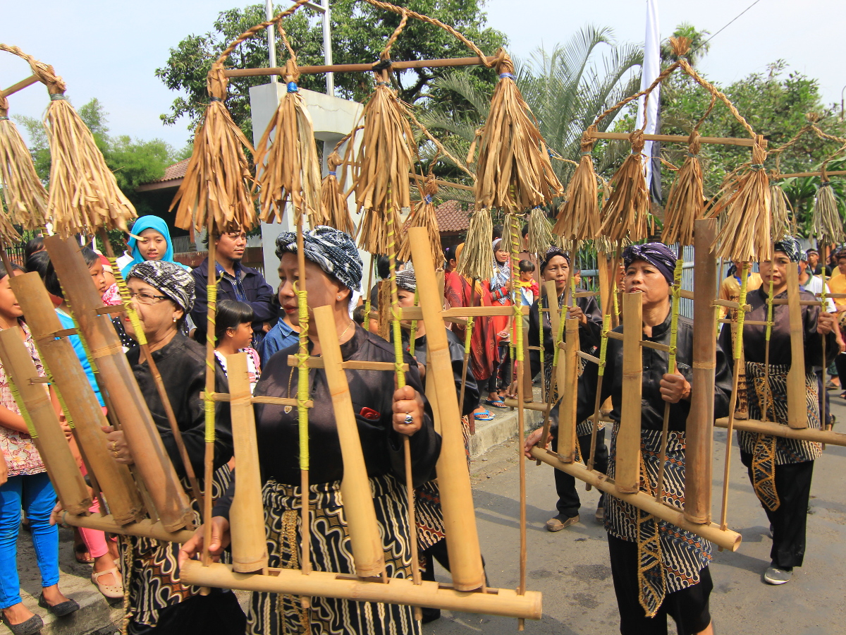 Alat Musik Sunda Angklung